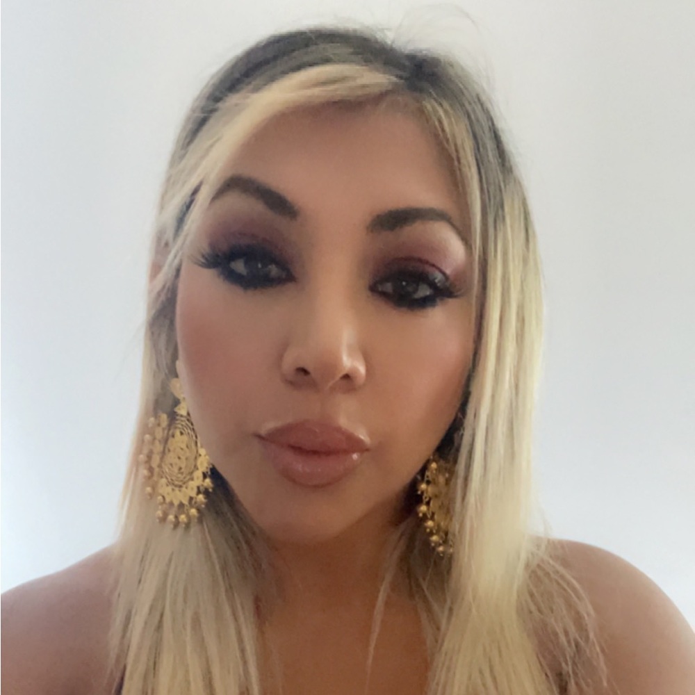 Meet your Posher, Elisa